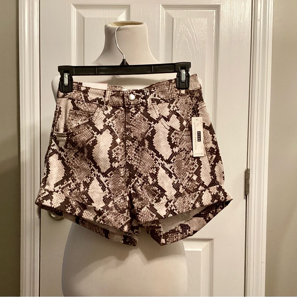 NWT New York Laundry High Waist Snakeskin Print Shorts